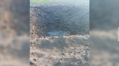 Росіяни скинули дві керовані бомби на село в прикордонні Чернігівщини Росіяни скинули дві керовані бомби на село в прикордонні Чернігівщини