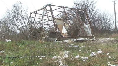 "Навчаємо онлайн, навіть на даху". Як на Запоріжжі подружжя вчителює під обстрілами