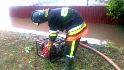 Підтоплені домівки, повалені дерева та травмовані люди: про наслідки негоди на Одещині Підтоплені домівки, повалені дерева та травмовані люди: про наслідки негоди на Одещині