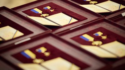 Президент вручив орден матері загиблого Героя України Олега Чорноморця з Житомирщини Президент вручив орден матері загиблого Героя України Олега Чорноморця з Житомирщини