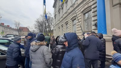 Підприємці пікетували під ЛОДА: люди проти встановлення касових апаратів Підприємці пікетували під ЛОДА: люди проти встановлення касових апаратів