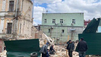 Під час воєнного стану в Києві на Подолі намагаються знести історичну будівлю