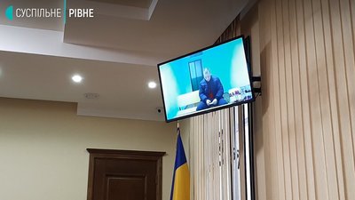Напад на дівчину у Рівному: підозрюваний каже, що усвідомив поведінку і просив домашній арешт Напад на дівчину у Рівному: підозрюваний каже, що усвідомив поведінку і просив домашній арешт