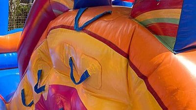 У Миколаєві суд залишив під вартою власницю атракціону, на якому загинула дитина У Миколаєві суд залишив під вартою власницю атракціону, на якому загинула дитина