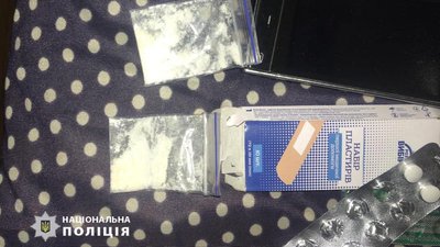 Черкаські поліцейські затримали групу осіб, що виготовляла наркотики Черкаські поліцейські затримали групу осіб, що виготовляла наркотики