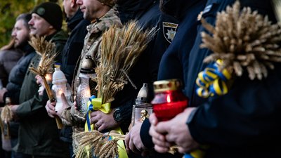 В Ужгороді вшанували пам'ять жертв Голодоморів В Ужгороді вшанували пам'ять жертв Голодоморів