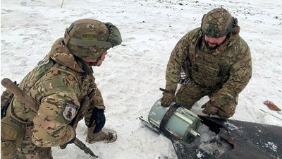 Тони залишків ракет та безпілотників знешкодили поліцейські на території Хмельниччини Тони залишків ракет та безпілотників знешкодили поліцейські на території Хмельниччини