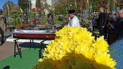 Пішов добровольцем захищати Україну: в Житомирі попрощалися із військовослужбовцем Іллею Шпитою Пішов добровольцем захищати Україну: в Житомирі попрощалися із військовослужбовцем Іллею Шпитою