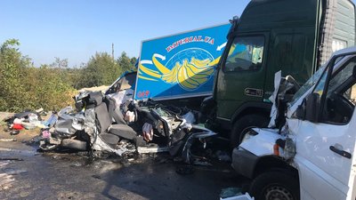 На об'їзній дорозі Львова зіткнулися шість автомобілів