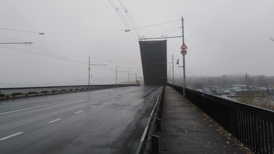 У Миколаєві розвели мости: з акваторії суднобудівного заводу вийшов корабель "Юрій Олефіренко"