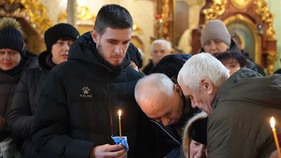 У Сумах поховали військовослужбовці та колишнього рефері Віктора Лупача У Сумах поховали військовослужбовці та колишнього рефері Віктора Лупача