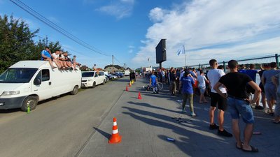 Сотні вболівальників за огорожею: на Закарпатті «Минай» приймає «Волинь»