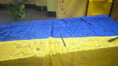 Вінницькі школярі привітали оборонців з 10-річчям з дня створення Національної гвардії України Вінницькі школярі привітали оборонців з 10-річчям з дня створення Національної гвардії України