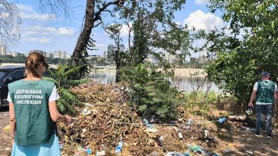 У Запоріжжі на території острова Хортиця виявили стихійне сміттєзвалище