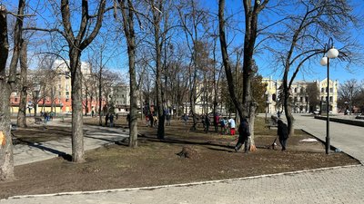 "Кожен робив те, що бачив": як у Харкові волонтери розчищають майдан Героїв Небесної Сотні "Кожен робив те, що бачив": як у Харкові волонтери розчищають майдан Героїв Небесної Сотні
