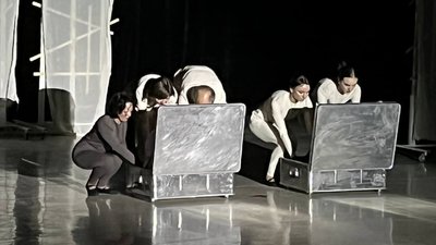 В Ужгороді вимушені переселенці зіграли виставу "Король Лір" В Ужгороді вимушені переселенці зіграли виставу "Король Лір"