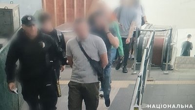 Напав з ножем на пасажира метро