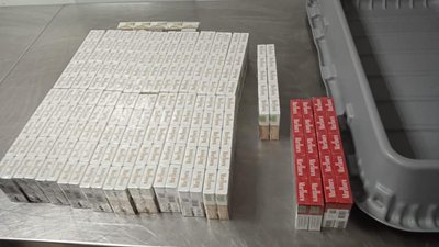 В аеропорту "Бориспіль" у валізах чоловіка знайшли півтори тисячі пачок сигарет В аеропорту "Бориспіль" у валізах чоловіка знайшли півтори тисячі пачок сигарет