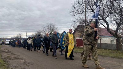 Загинув на Донеччині: на Черкащині провели в останню путь захисника Загинув на Донеччині: на Черкащині провели в останню путь захисника
