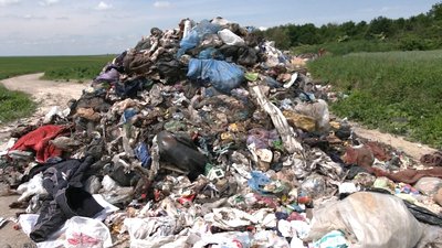 "Загублене" на Рівненщині сміття – таки львівське. Пробірки поїхали назад