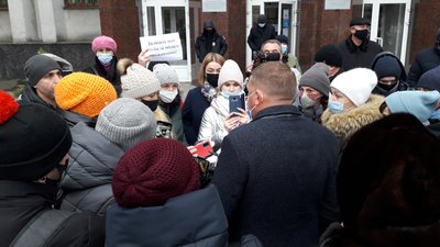 На Полтавщині протестували проти закриття дитсадків та скасування пільг на проїзд для учнів На Полтавщині протестували проти закриття дитсадків та скасування пільг на проїзд для учнів