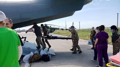 До Вінниці прибув борт з пораненими військовослужбовцями До Вінниці прибув борт з пораненими військовослужбовцями