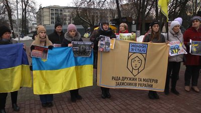 "Поверніть Героїв додому". Понад три місяці хмельничани виходять на акцію в підтримку українських військовополонених