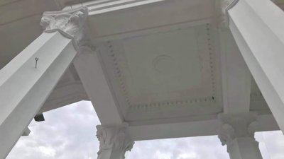 У львівському Парку культури відновили вхідну арку
