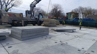 Будівельний майданчик біля моста на вул. Ковча