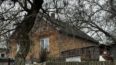 у Запоріжжі ліквідовують наслідки російського обстрілу у Запоріжжі ліквідовують наслідки російського обстрілу