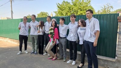 Для житомирських школярів пролунав останній шкільний дзвінок Для житомирських школярів пролунав останній шкільний дзвінок