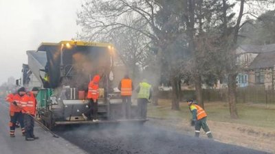 Частково обмежили рух: на Волині ремонтують 13 кілометрів дороги регіонального значення Частково обмежили рух: на Волині ремонтують 13 кілометрів дороги регіонального значення