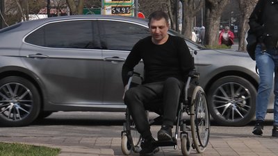 Доступність Ужгорода: як пересуваються вулицями міста на кріслі колісному