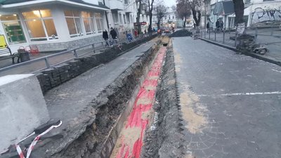На місці знайденої у луцьку стародавньої "трилінки" припинили земельні роботи На місці знайденої у луцьку стародавньої "трилінки" припинили земельні роботи
