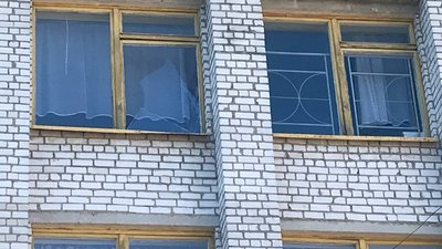 Вибухова хвиля від ракетного удару пошкодила три десятки вікон в одному з житомирських коледжів Вибухова хвиля від ракетного удару пошкодила три десятки вікон в одному з житомирських коледжів