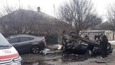 ДТП у Черкасах: від удару перевернулося авто ДТП у Черкасах: від удару перевернулося авто