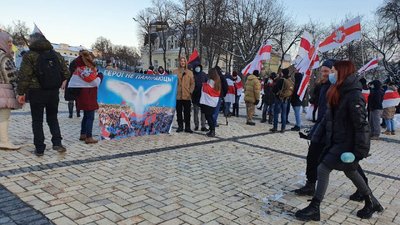 У Києві влаштували пам'ятну ходу на честь Героя України Михайла Жизневського У Києві влаштували пам'ятну ходу на честь Героя України Михайла Жизневського