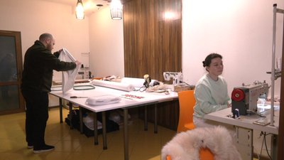 "Вишиванки, які знають за кордоном". Як подружжя Ткачуків у час війни облаштувало цех із пошиття етноодягу "Вишиванки, які знають за кордоном". Як подружжя Ткачуків у час війни облаштувало цех із пошиття етноодягу