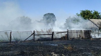 Пожежі в екосистемах у трьох районах Сумщини гасили рятувальники (ВІДЕО) Пожежі в екосистемах у трьох районах Сумщини гасили рятувальники (ВІДЕО)