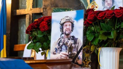 У Тернополі попрощалися з бійцем Віктором Яцуником У Тернополі попрощалися з бійцем Віктором Яцуником