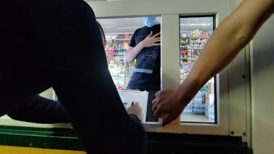 У Тернополі правоохоронці виявили три факти продажу алкоголю в нічний час У Тернополі правоохоронці виявили три факти продажу алкоголю в нічний час