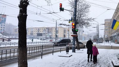 Розчищають дороги від снігу із самого ранку. Що відомо про стан шляхів на Івано-Франківщині Розчищають дороги від снігу із самого ранку. Що відомо про стан шляхів на Івано-Франківщині