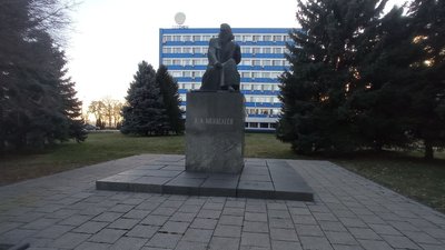 Дерусифікувати Менделєєва: чому у Черкасах досі стоїть пам'ятник російському вченому