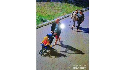 У Прилуках п’яний водій збив на «зебрі» двох дівчат У Прилуках п’яний водій збив на «зебрі» двох дівчат