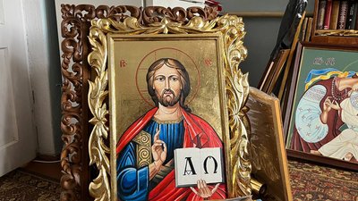На Тернопільщині дев'яносторічний іконописець розписує гільзи