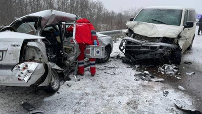 В автоаварії на Черкащині загинуло двоє людей В автоаварії на Черкащині загинуло двоє людей