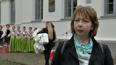 Знала 300 видів технік вишивання: у Полтаві відкрили меморіальну дошку Вірі Роїк Знала 300 видів технік вишивання: у Полтаві відкрили меморіальну дошку Вірі Роїк