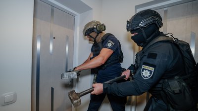 На Кіровоградщині припинили діяльність кол-центру, який через телефонні дзвінки ошукував чехів — Нацполіція На Кіровоградщині припинили діяльність кол-центру, який через телефонні дзвінки ошукував чехів — Нацполіція