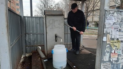 Черги на АЗС та у магазинах. Як дніпряни пережили день блекауту