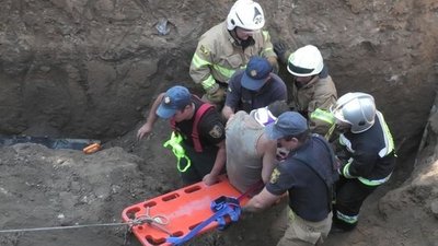 Стан робочого з Херсона, якого на будівництві засипало шаром землі, - середньої тяжкості